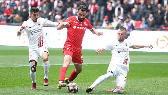 Samsunspor rakiplerinin kaybettiği Haftada İnegölsporu 3-0 mağlup etti